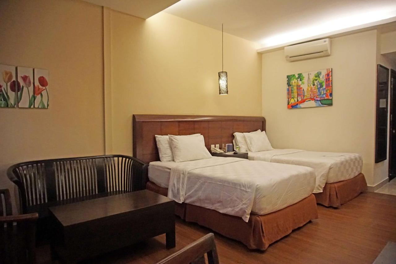 Western Kuta 4*